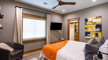 2 bedrooms, desk, iron/ironing board, WiFi