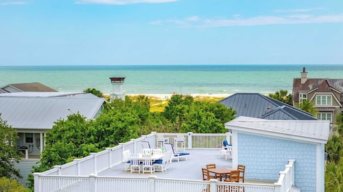 3800 Cameron Boulevard Avantstay Pool, Ocean Views, Deck