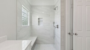 Bathtub - 3800 Cameron Boulevard Avantstay Pool, Ocean Views, Deck (Isle of Palms)
