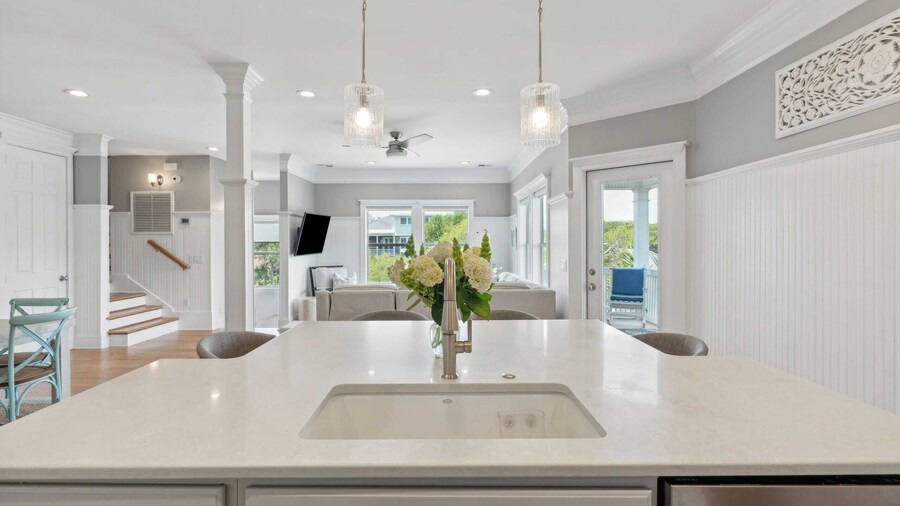 3800 Cameron Boulevard Avantstay Pool, Ocean Views, Deck