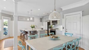 House (6 Bedrooms) | Interior