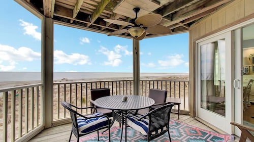 204 B Port O Call by Avantstay Beachfront Condo!