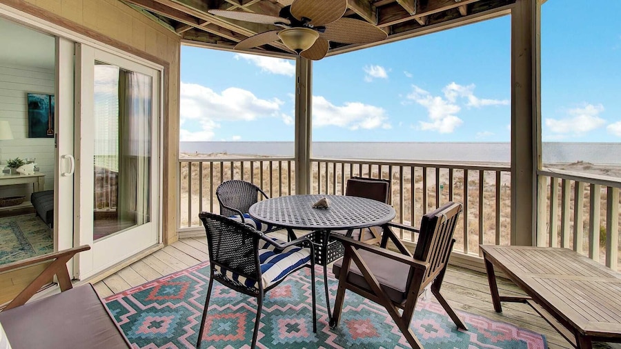 204 B Port O Call by Avantstay Beachfront Condo!