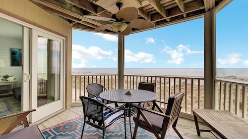 204 B Port O Call by Avantstay Beachfront Condo!