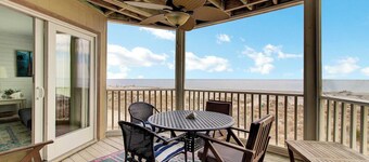204 B Port O Call by Avantstay Beachfront Condo!