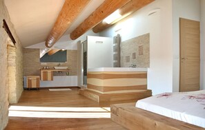 5 habitaciones, cuna de viaje, wifi gratis y ropa de cama