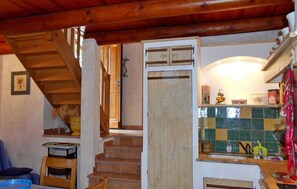 Kjøleskap, ovn, kokeplater og oppvaskmaskin