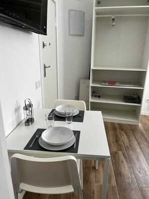 تناول الطعام