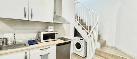 Microondas y placa de cocina