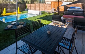 Outdoor dining - Gorgeous home in Roquefort Les Pins (Roquefort Les Pins)