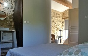 2 slaapkamers, reisbedje, gratis wifi, beddengoed