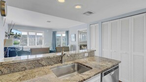 Apartment (1 Bedroom) | Interior - 304 E Port O Call by Avantstay Rooftop Deck Close to Beach! (Isle of Palms)