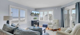 304 E Port O Call by Avantstay Rooftop Deck Close to Beach!