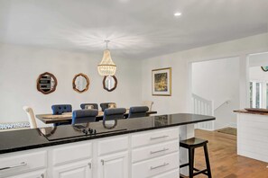 Interior - 17 Oyster Row by Avantstay Lakefront Charm (Isle of Palms)