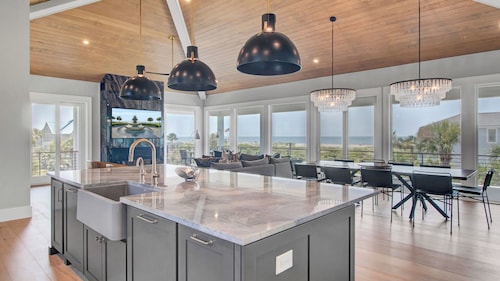 3 47th Avenue by Avantstay Oceanfront + Private Pool + View