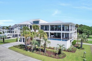 House (6 Bedrooms) | Interior - 3 47th Avenue by Avantstay Oceanfront + Private Pool + View (Isle of Palms)