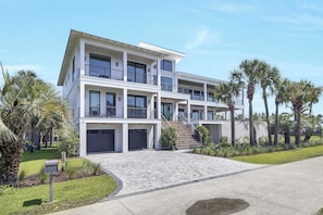 House (6 Bedrooms) | Interior - 3 47th Avenue by Avantstay Oceanfront + Private Pool + View (Isle of Palms)