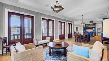 House (6 Bedrooms) | Interior