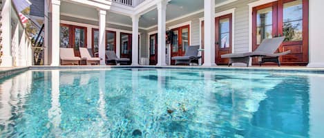 House (6 Bedrooms) | Interior