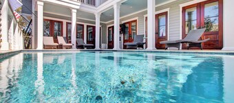 Steps to the Beach! Pool, Gym, Game Room, Movie Theater 3301 Palm by Avantstay