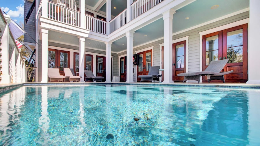 Steps to the Beach! Pool, Gym, Game Room, Movie Theater 3301 Palm by Avantstay