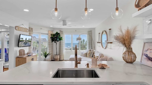 303 D Port O Call by Avantstay Oceanfront Penthouse