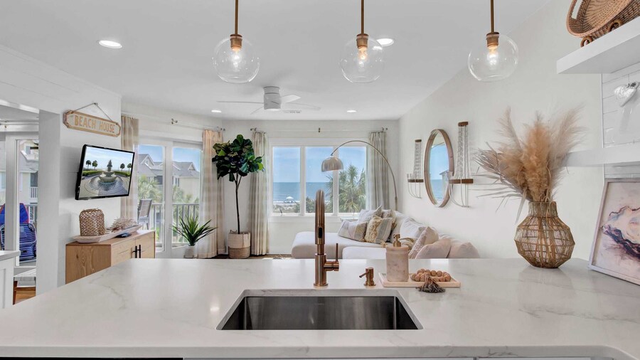 303 D Port O Call by Avantstay Oceanfront Penthouse