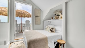Interior - 303 D Port O Call by Avantstay Oceanfront Penthouse (Isle of Palms)
