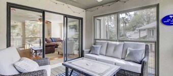 401 Yacht by Avantstay Marina View, Pool, Porch