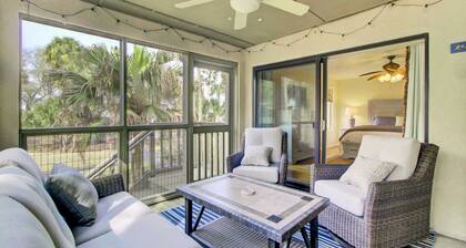 401 Yacht by Avantstay Marina View, Pool, Porch