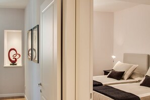 2 habitaciones, tabla de planchar con plancha, wifi y ropa de cama 