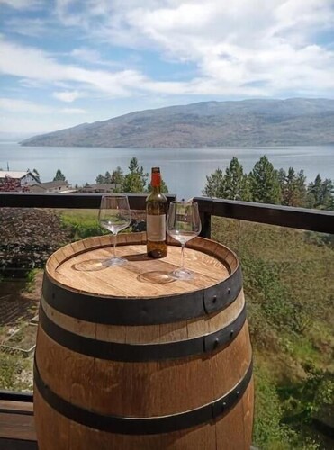 Stunning lakeview chalet in heart of the Okanagan!