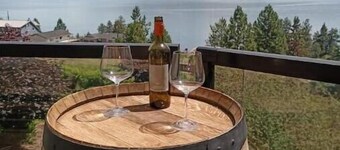 Stunning lakeview chalet in heart of the Okanagan!