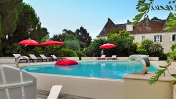 Een verwarmd zwembad