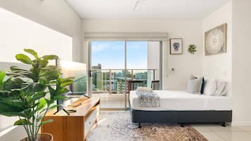 3 chambres, bureau, fer et planche Ă repasser, lit parapluie