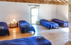 10 bedrooms, travel cot, free WiFi, bed sheets - Gorgeous home in CAMPSEGRET with WiFi (CAMPSEGRET)