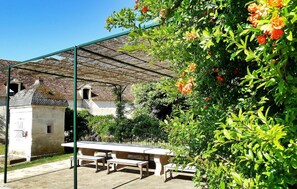 Outdoor dining - Gorgeous home in CAMPSEGRET with WiFi (CAMPSEGRET)