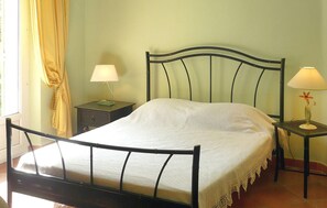 4 bedrooms, travel cot, free WiFi, bed sheets
