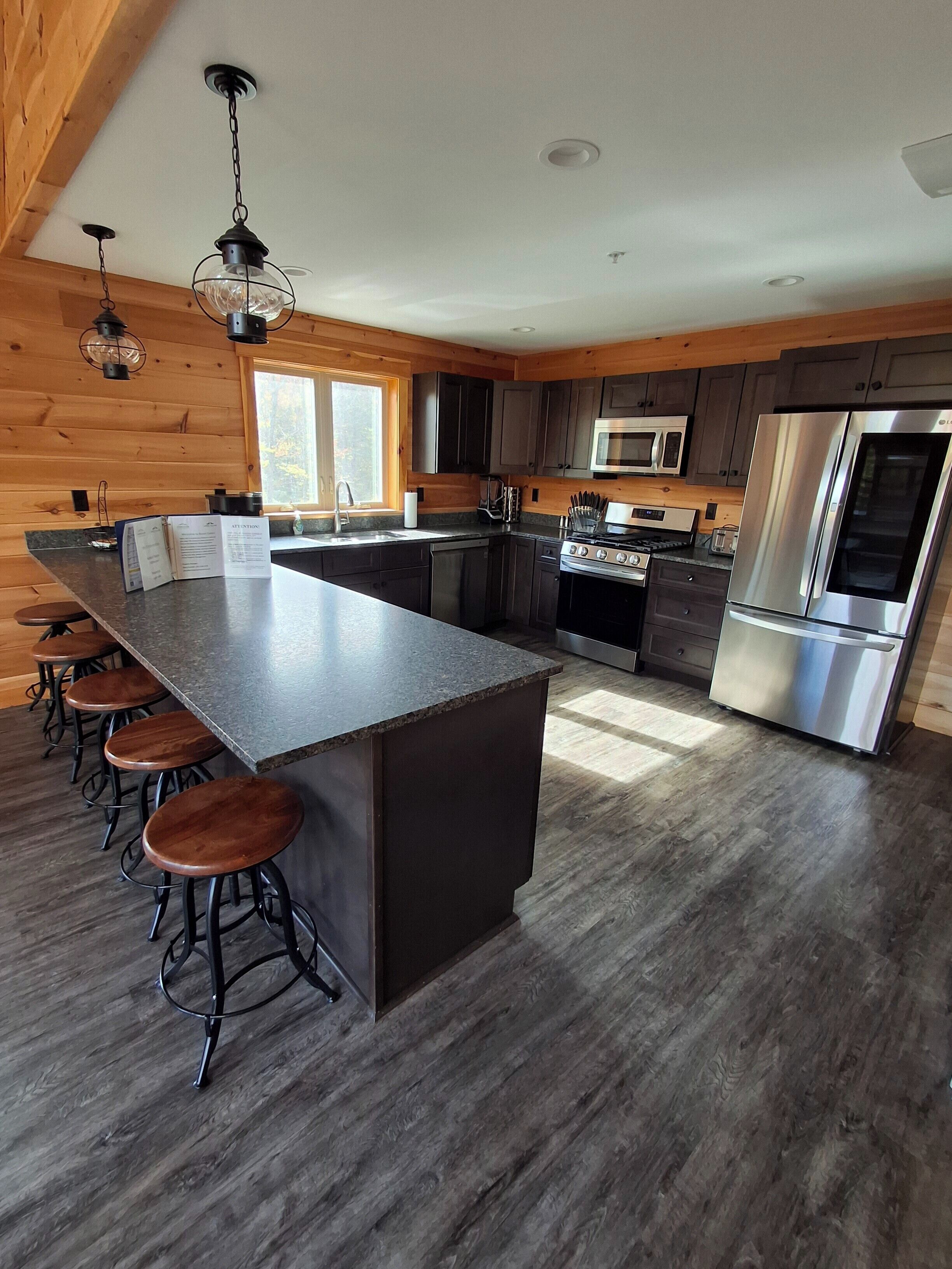 Kjøleskap, mikrobølgeovn, ovn og oppvaskmaskin