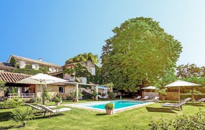 Et oppvarmet basseng