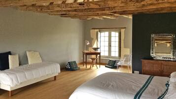 7 habitaciones, cuna de viaje, wifi gratis y ropa de cama