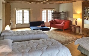 7 bedrooms, travel cot, free WiFi, bed sheets - Le Chateau De La Richardie (Verteillac)