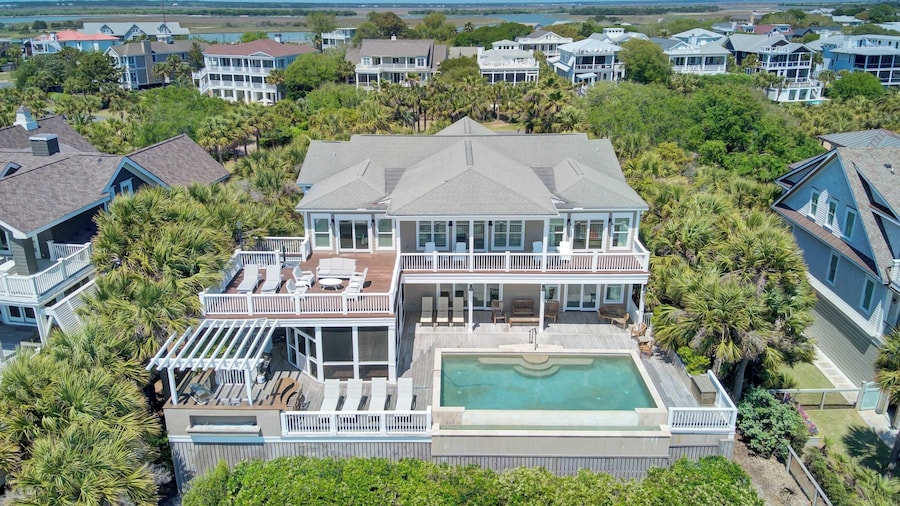 114 Ocean Boulevard by Avantstay Beachfront Infinity Pool Basketball Court Recently Renovated!