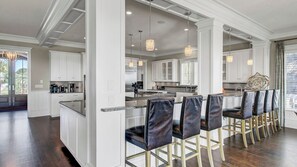 Interior - 3100 Palm Boulevard by Avantstay Beachfront, Ocean Views, Private Pool (Isle of Palms)