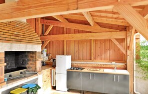 ثلاجة، فرن، موقد طهي مسطح، غسالة أطباق