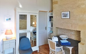 2 bedrooms, travel cot, free WiFi, bed sheets