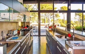 Réfrigérateur, four, plaque de cuisson, lave-vaisselle