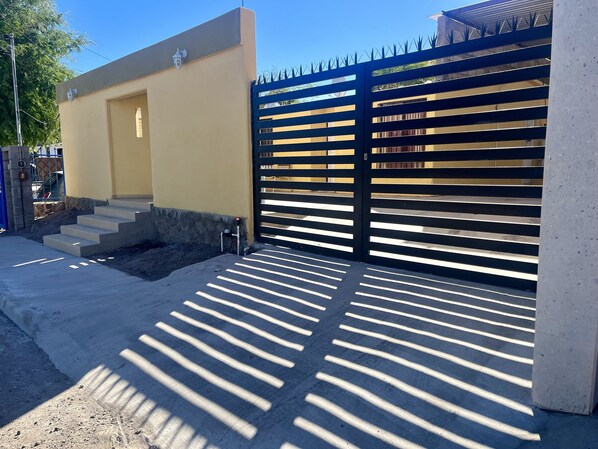 Property grounds - Charming 2-bedroom house in fabulous Loreto with WiFi, AC, terrace with bar, pf (Loreto)