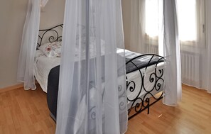 4 bedrooms, travel cot, free WiFi - Lovely home in Beaumes De Venise (Beaumes De Venise)
