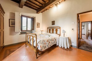7 slaapkamers, een strijkplank/strijkijzer, wifi, beddengoed
